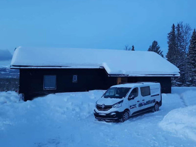 Prefab skiing cabin in central Norway finished